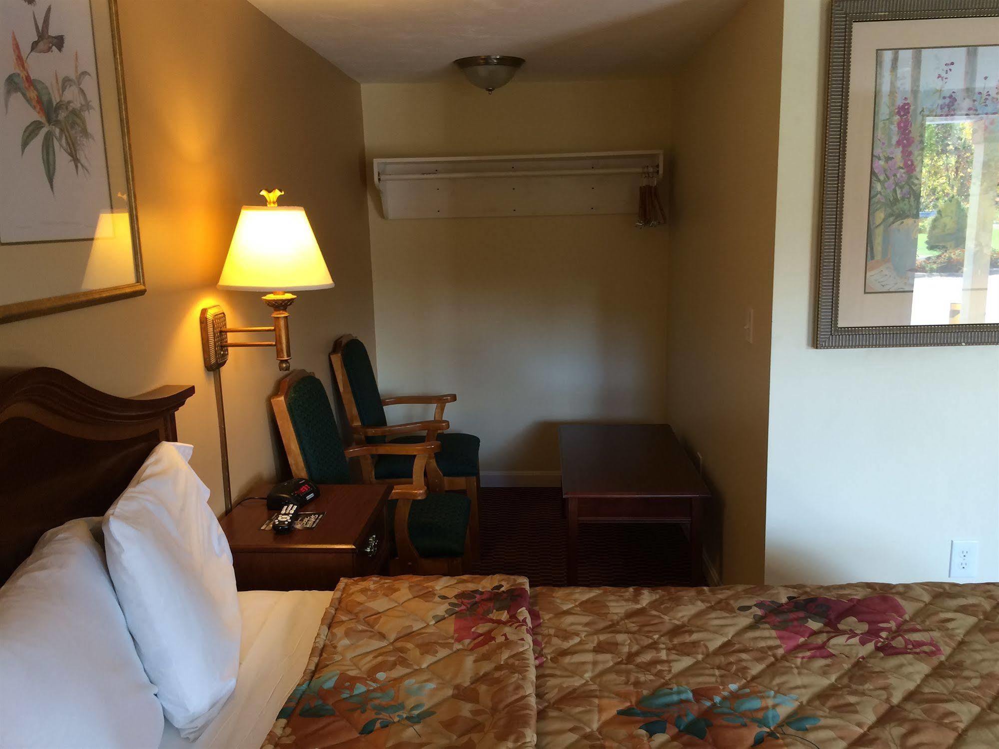 Scottish Inns Sturbridge Room photo