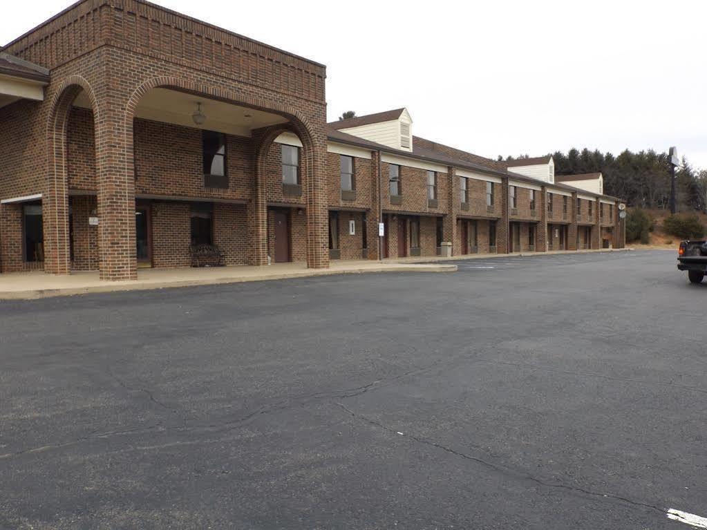 Scottish Inns Sturbridge Exterior photo